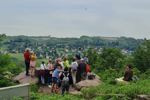 Kilátás a badacsonyi Ranolder-keresztttől - Badacsonyi Turisztikai és Borút Egyesület