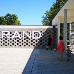 Éjszakai csobbanás Badacsonyban