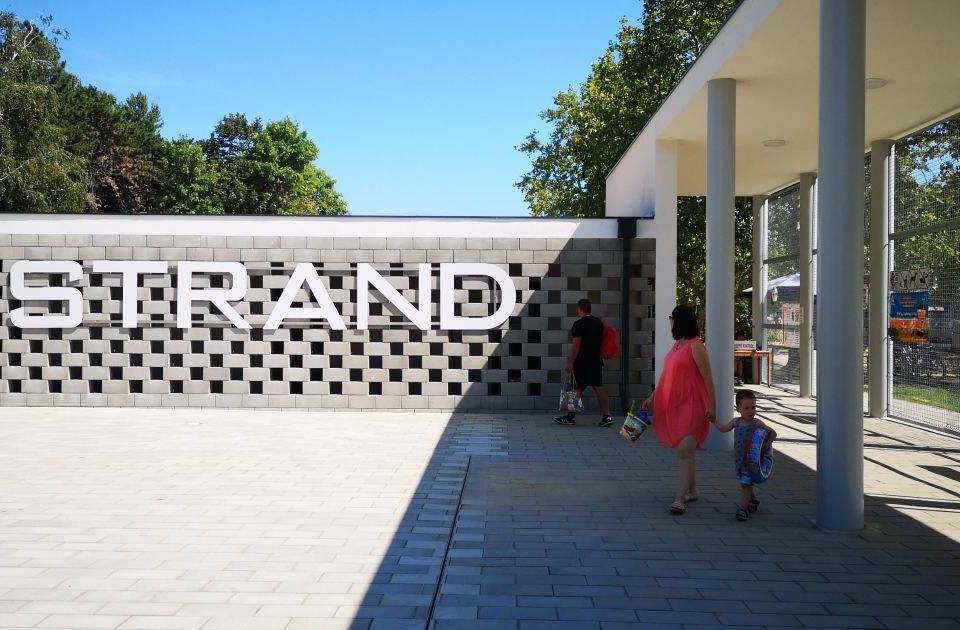 Éjszakai csobbanás Badacsonyban