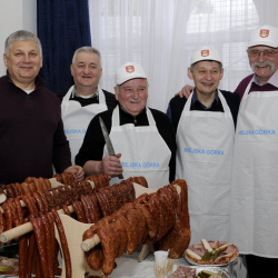 HAGYOMÁNYŐRZŐ FALUSI DISZNÓÖLÉS