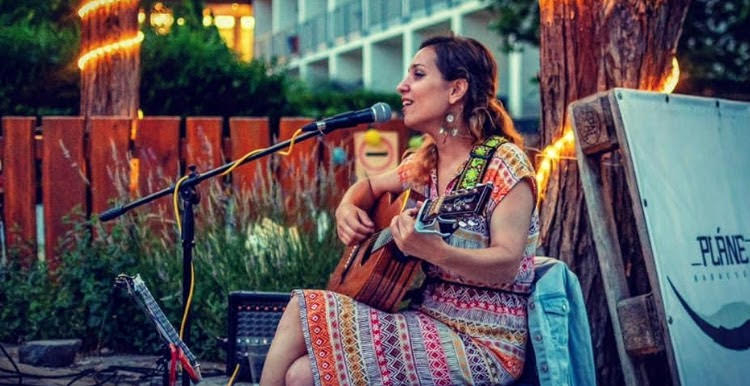 Eszter Játszik - Pláne Borterasz