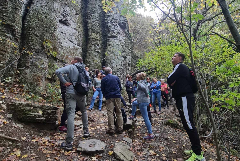 A Szent György-hegy bazanitorgonái - Badacsonyi Turisztikai és Borút Egyesület
