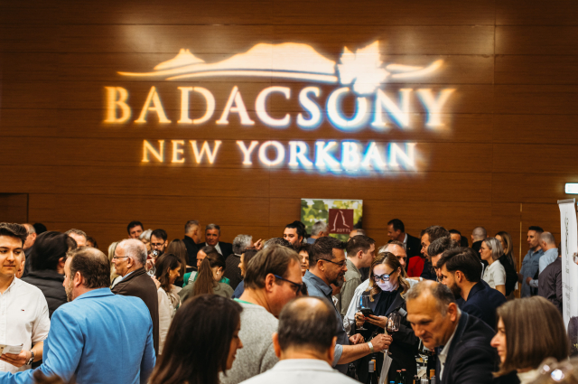 Testvérvárosi megállapodással ünnepelte 15. jubileumát a Badacsony New Yorkban