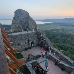 Holdfénytúra a Szigligeti Várban - Badacsonyi Turisztikai és Borút Egyesület