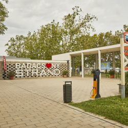 Nekem A Badacson y Fesztivál Élet a kertben