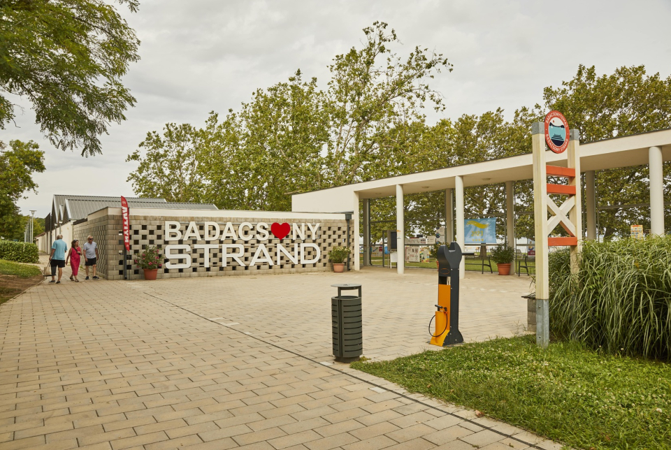 Nekem A Badacson y Fesztivál Élet a kertben