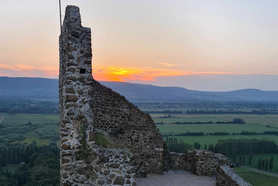 Holdfénytúra a Szigligeti Várban - Badacsonyi Turisztikai és Borút Egyesület