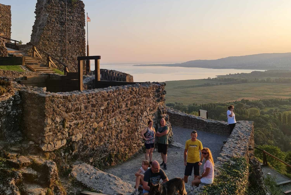 Holdfénytúra a Szigligeti Várban - Badacsonyi Turisztikai és Borút Egyesület