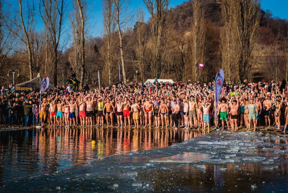 Újévi csobbanás Szigligeten