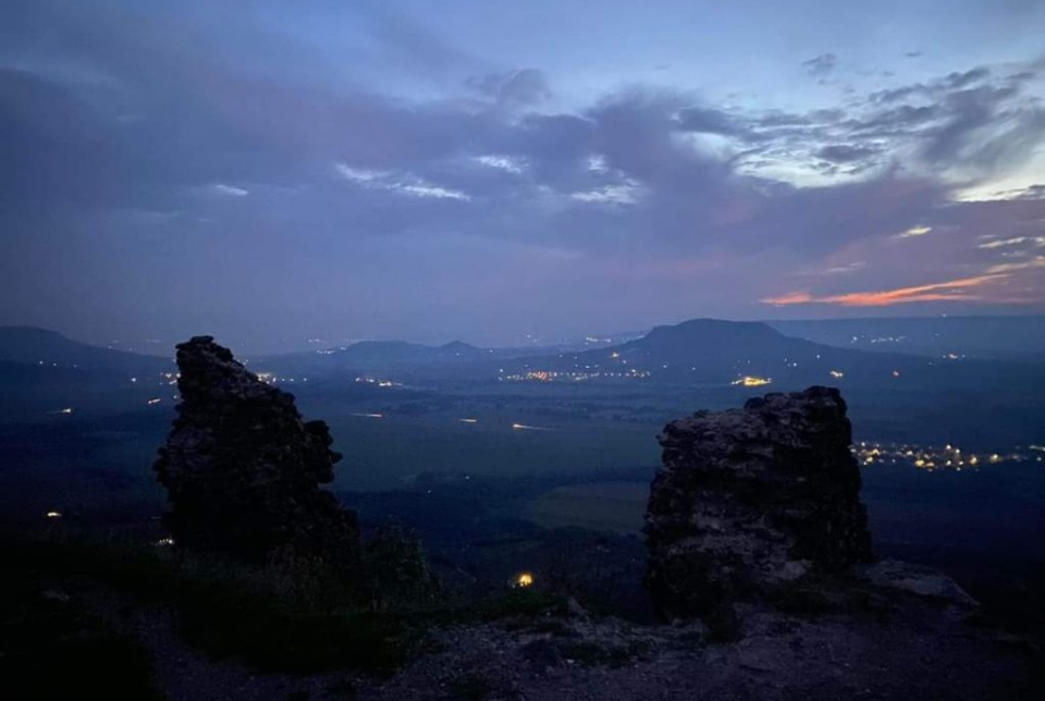 Esti fények a Csobánc tetejéről