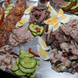 HAGYOMÁNYŐRZŐ FALUSI DISZNÓÖLÉS